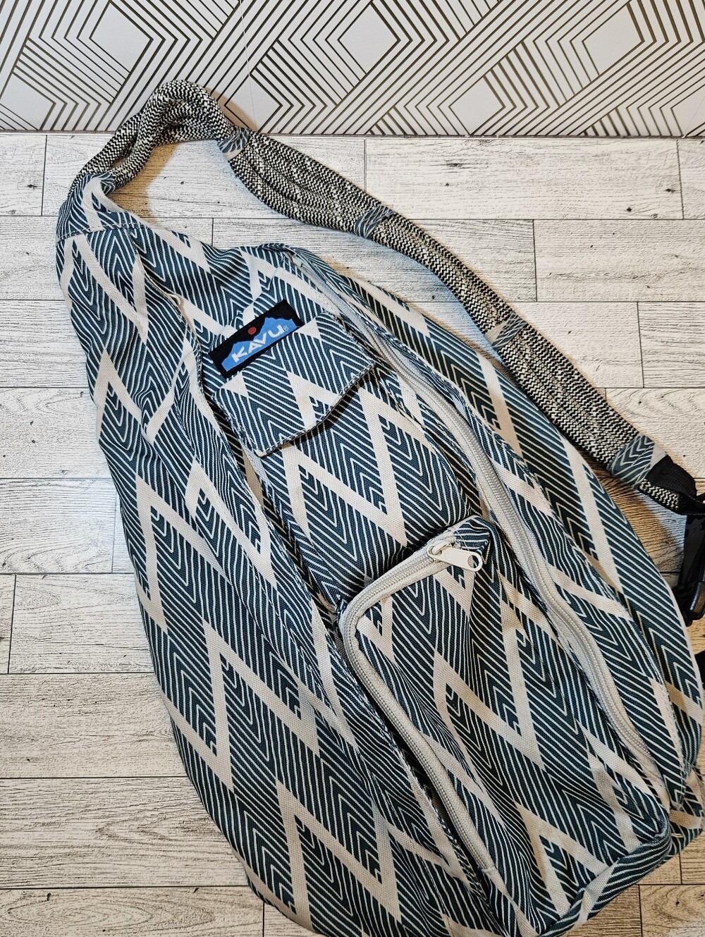 KAVU Rope Bag Sling Crossbody Teal & White Geometric Pattern